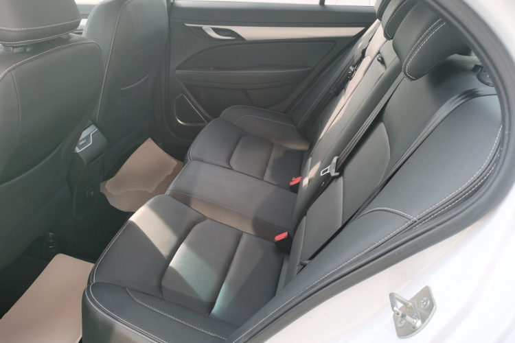 吉利汽车 帝豪 2018款 1.5L 手动向上互联版中控内饰21