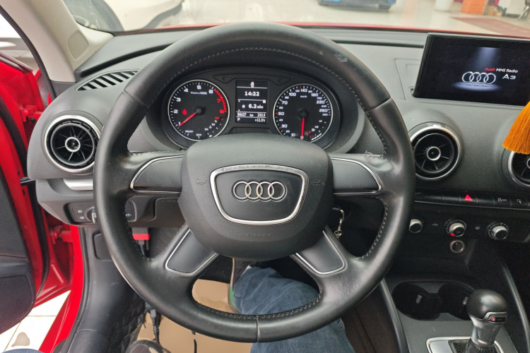 奥迪A3 2014款 Limousine 35 TFSI 自动进取型中控内饰13