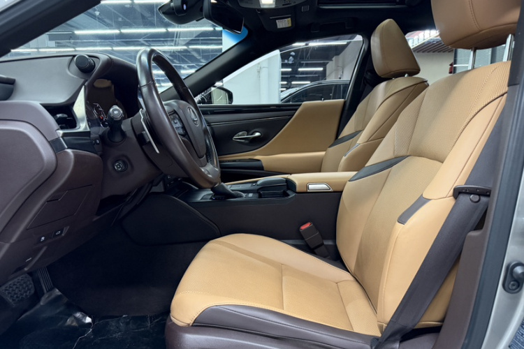 雷克萨斯ES 2020款 300h 卓越版中控内饰7007