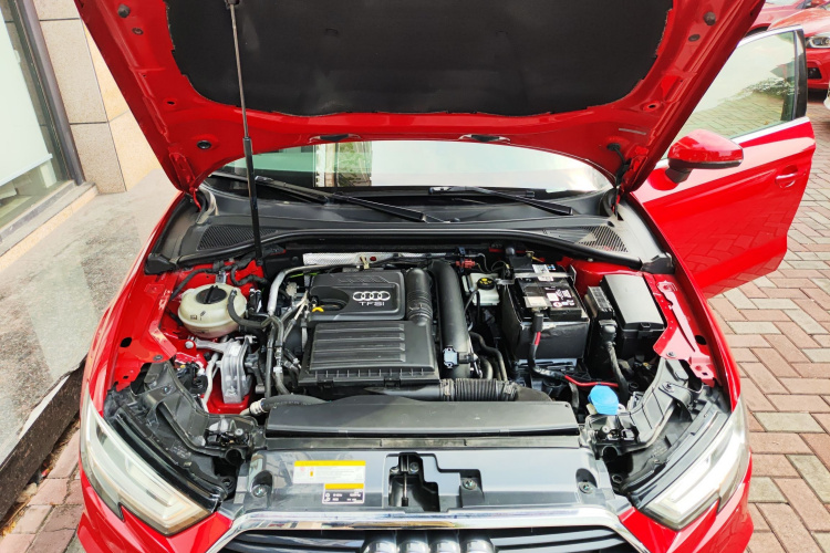 奥迪A3 2018款 30周年年型 Limousine 35 TFSI 时尚型机舱底盘24