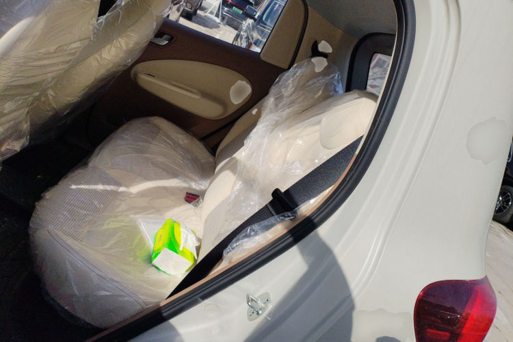 五菱汽车 宏光MINIEV 2025款 四门版 进阶款中控内饰7003