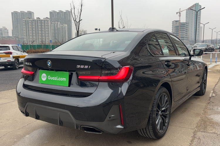 宝马3系 2024款 325i M运动曜夜套装车身外观6003