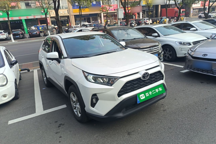 丰田 RAV4荣放 2024款 2.0L CVT两驱都市版车身外观3