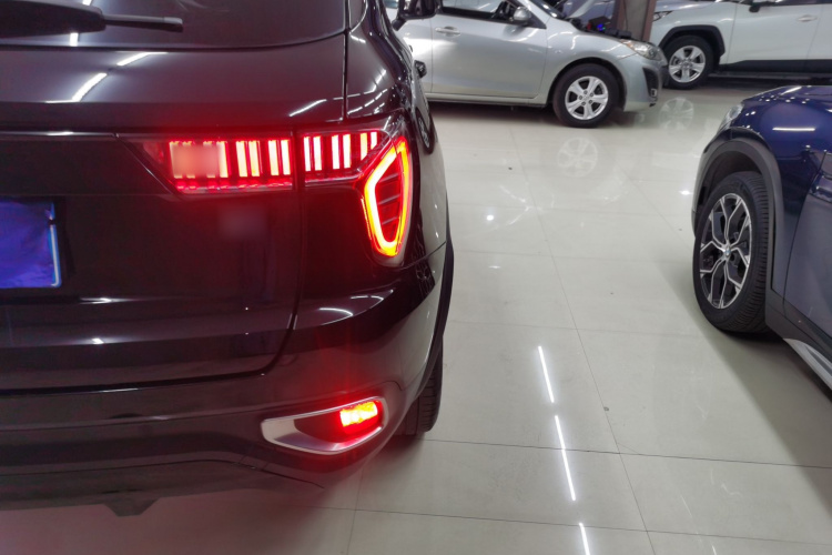 领克01 2017款 2.0T 两驱型Pro版车身外观9