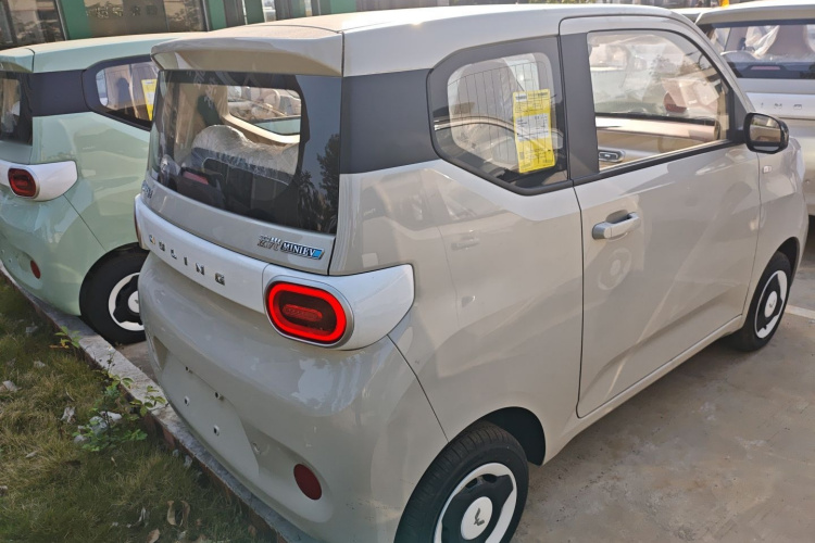 五菱汽车 宏光MINIEV 2024款 第三代 215km 青春版车身外观7