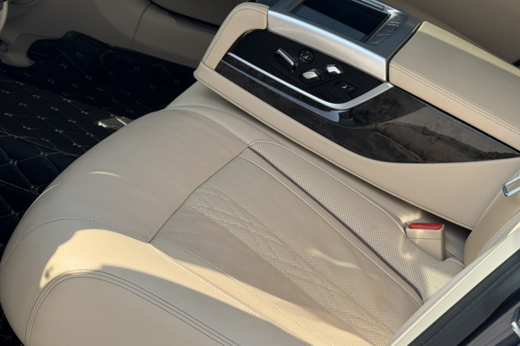 宝马7系 2016款 730Li 豪华型中控内饰7005