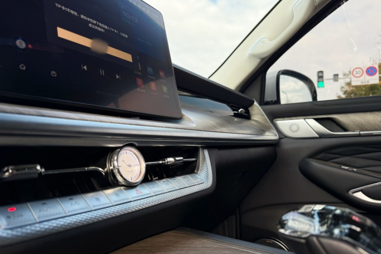 坦克500 2022款 3.0T 运动版 造境型 7座中控内饰7011