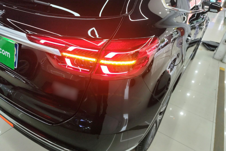 红旗HS5 2022款 改款 2.0T 智联旗领版车身外观6006