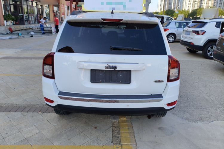 Jeep 指南者(进口) 2014款 改款 2.4L 四驱舒适版车身外观6004