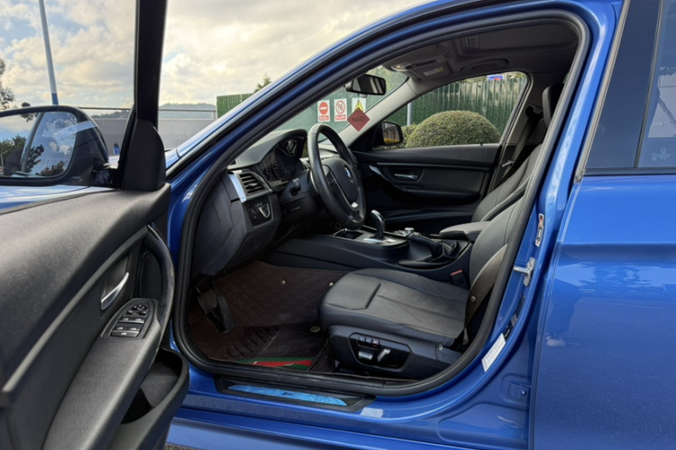 宝马3系 2017款 320Li M运动型中控内饰7003