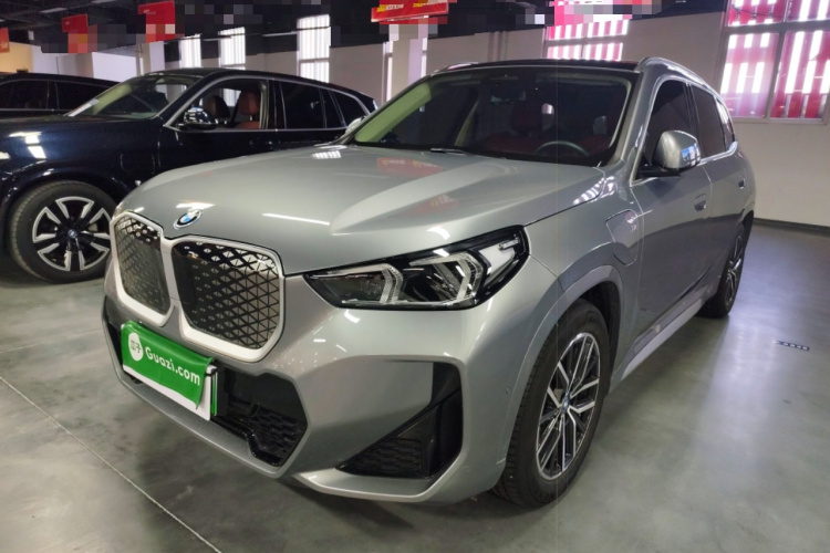 宝马iX1 2023款 eDrive25L M运动套装车身外观1