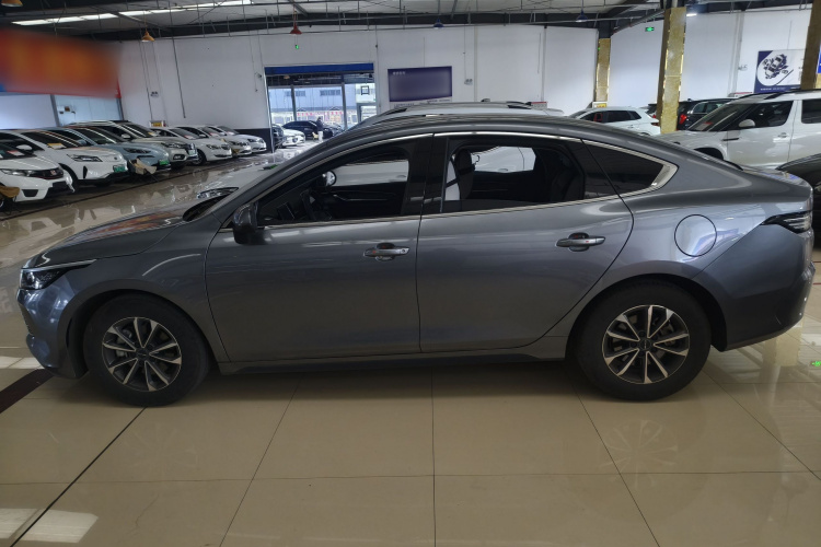 比亚迪 驱逐舰05 2024款 荣耀版 DM-i 55KM 豪华型车身外观4