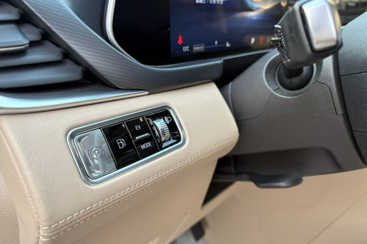 别克GL8新能源 2025款 陆尚 尊享版 7座中控内饰7008