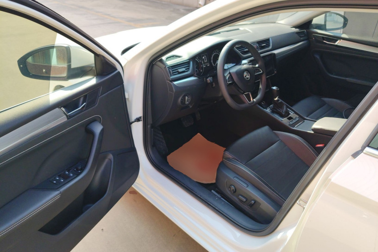 斯柯达 速派 2019款 TSI280 DSG舒适版中控内饰20