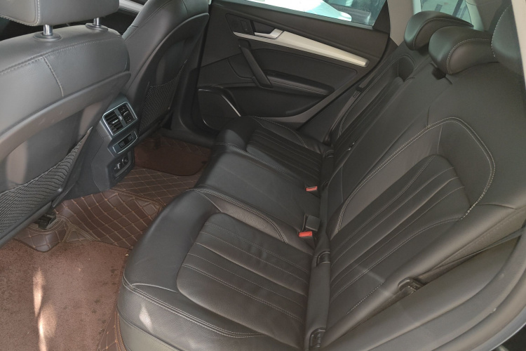 奥迪Q5L 2020款 改款 40 TFSI 荣享时尚型中控内饰7004