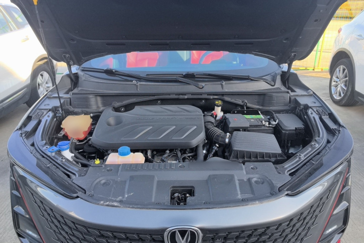 长安UNI-T 2020款 1.5T 尊贵型机舱底盘24