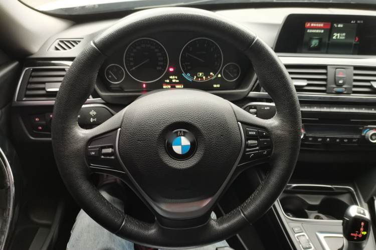 宝马3系GT 2019款 320i 时尚型中控内饰13