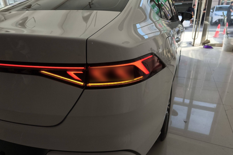 比亚迪 秦PLUS 2023款 冠军版 DM-i 120KM领先型车身外观9