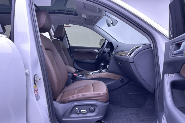 奥迪Q5 2013款 40 TFSI 舒适型中控内饰7005