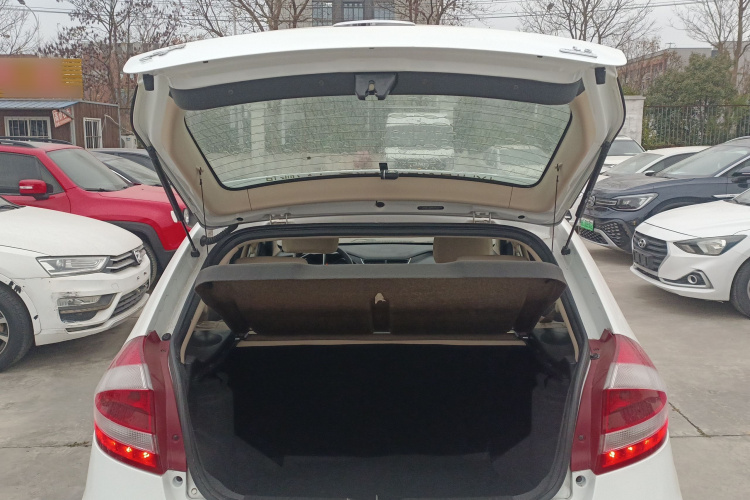 奇瑞 风云2 2015款 1.5L 手动新锐版机舱底盘23