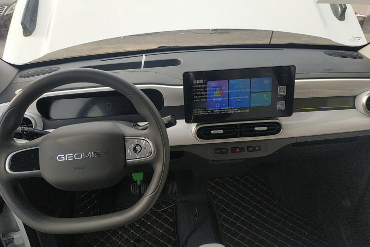 吉利银河 2025款 210km 熊猫卡丁中控内饰12