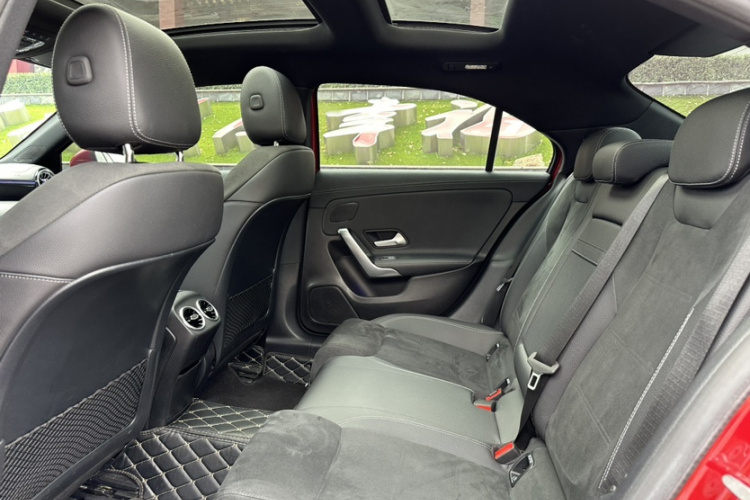 奔驰A级 2020款 A 200 L 运动轿车中控内饰7004