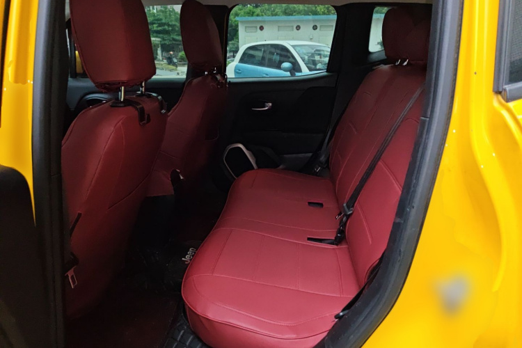 Jeep 自由侠 2018款 互联大屏版 180T 自动高能版中控内饰21