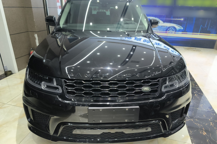 路虎 揽胜运动版 2022款 3.0 L6 耀黑版车身外观2