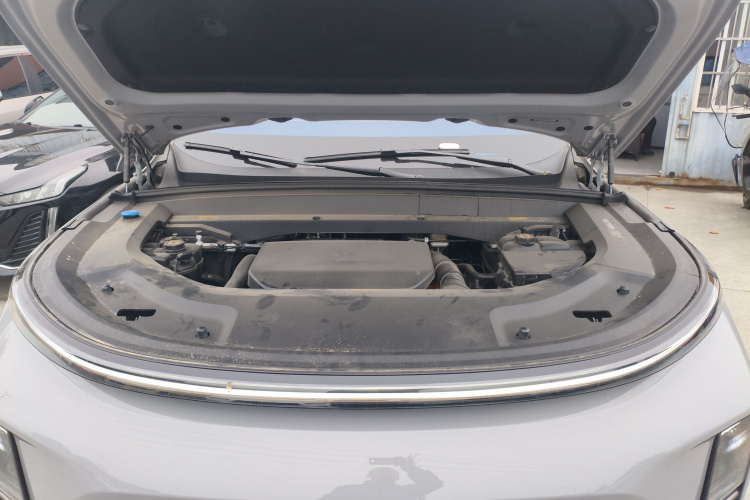 理想汽车 理想L9 2025款 Ultra 智能焕新版机舱底盘24