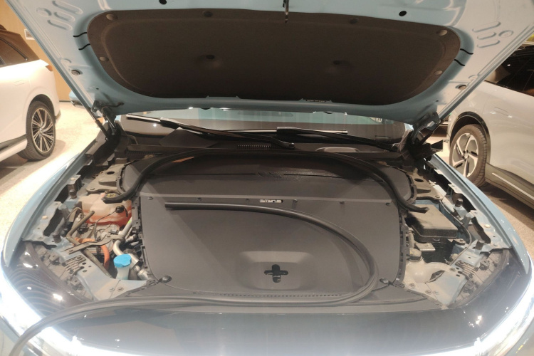 理想汽车 理想ONE 2021款 增程6座版机舱底盘24