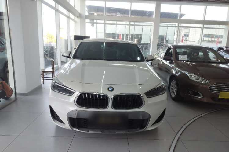 宝马X2 2020款 sDrive20i M越野套装车身外观2