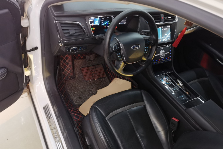 福特 金牛座 2017款 EcoBoost 180 至尊型中控内饰20