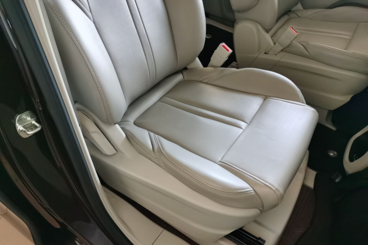 别克GL8 2017款 ES 28T 舒适型 国V局部细节41