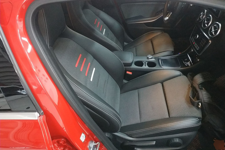 奔驰A级(进口) 2018款 A 200 动感型局部细节41