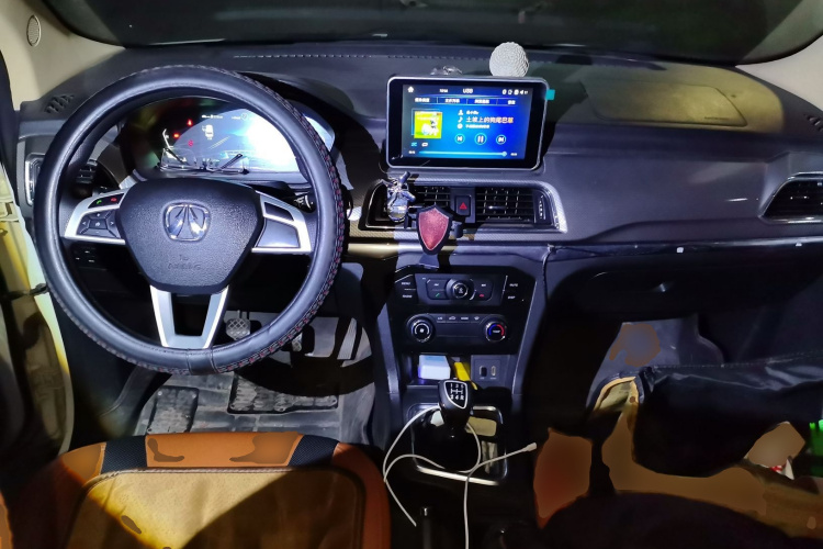 北汽威旺M50F 2017款 1.5L 舒适型中控内饰12