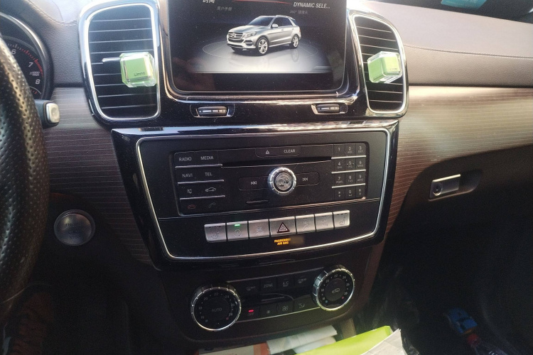 奔驰GLE 2018款 GLE 320 4MATIC 动感型臻藏版局部细节16