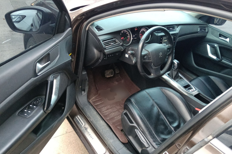 标致408 2014款 1.8L 自动豪华版中控内饰20