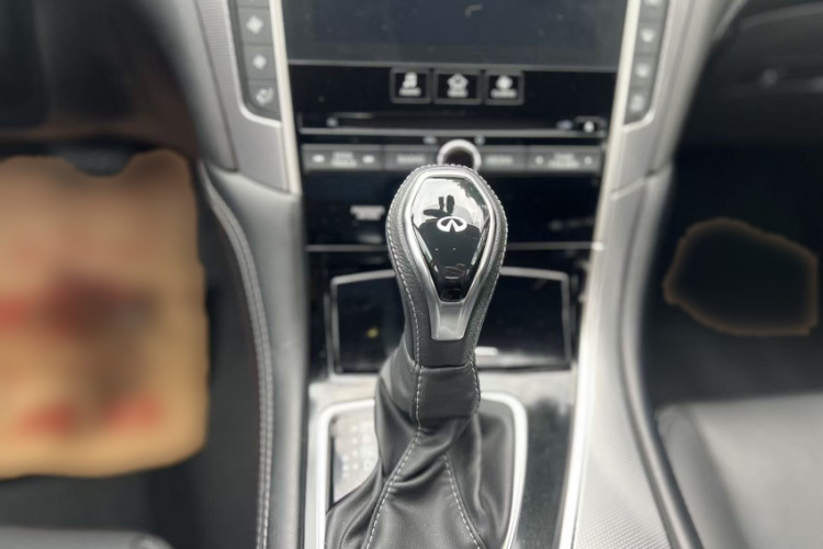 英菲尼迪Q50L 2018款 2.0T 逸享版 国VI中控内饰7010