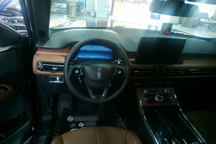 林肯 飞行家 2023款 3.0T V6 四驱尊雅巡航版 六座中控内饰13