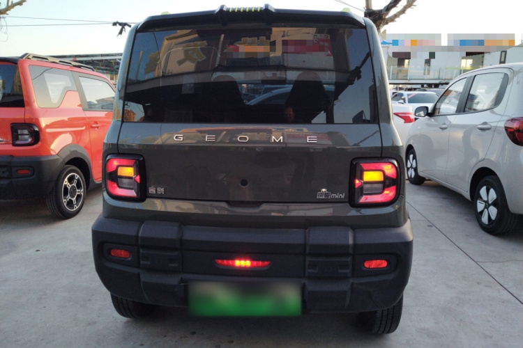 吉利银河 2024款 200km 熊猫骑士车身外观6