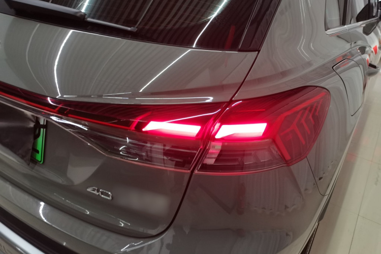 奥迪Q4 e-tron 2024款 40 e-tron 创境版车身外观9