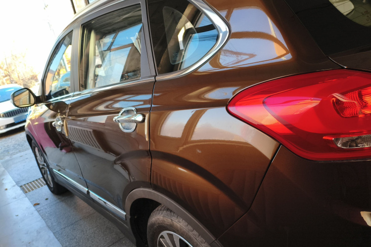 奇瑞 瑞虎5 2017款 1.5T 手动舒适版车身外观4