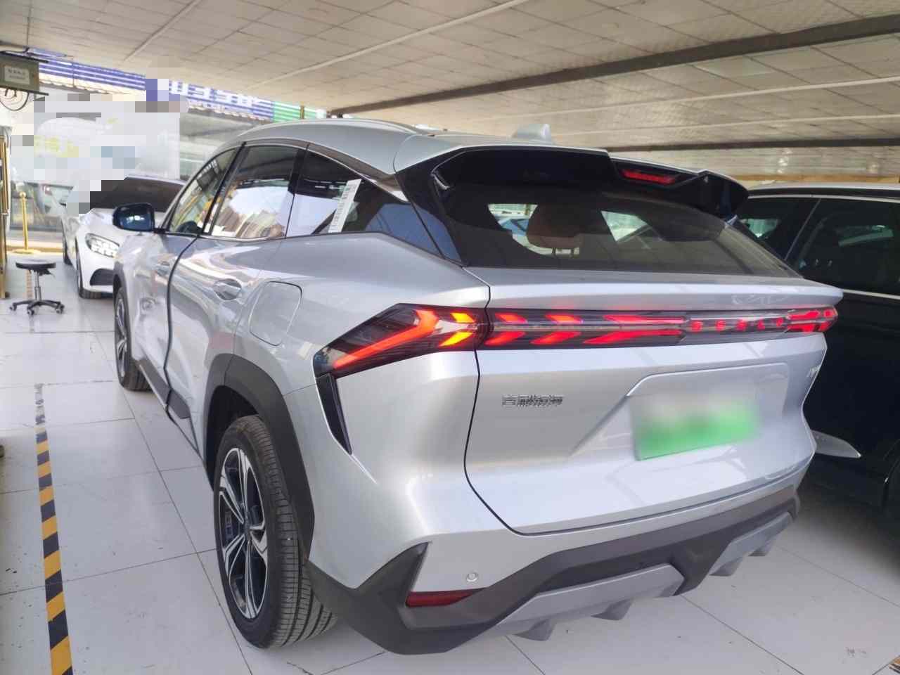 吉利银河 银河L7 2025款 EM-i 115km 探索+版(3)