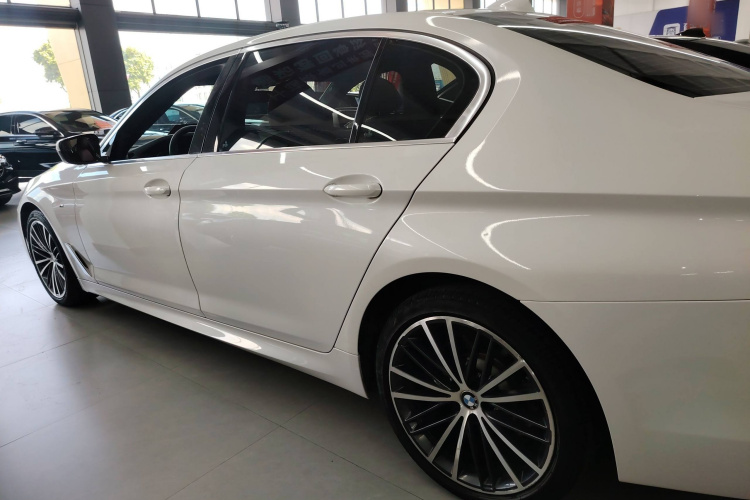 宝马5系 2020款 530Li 领先型 M运动套装车身外观6003