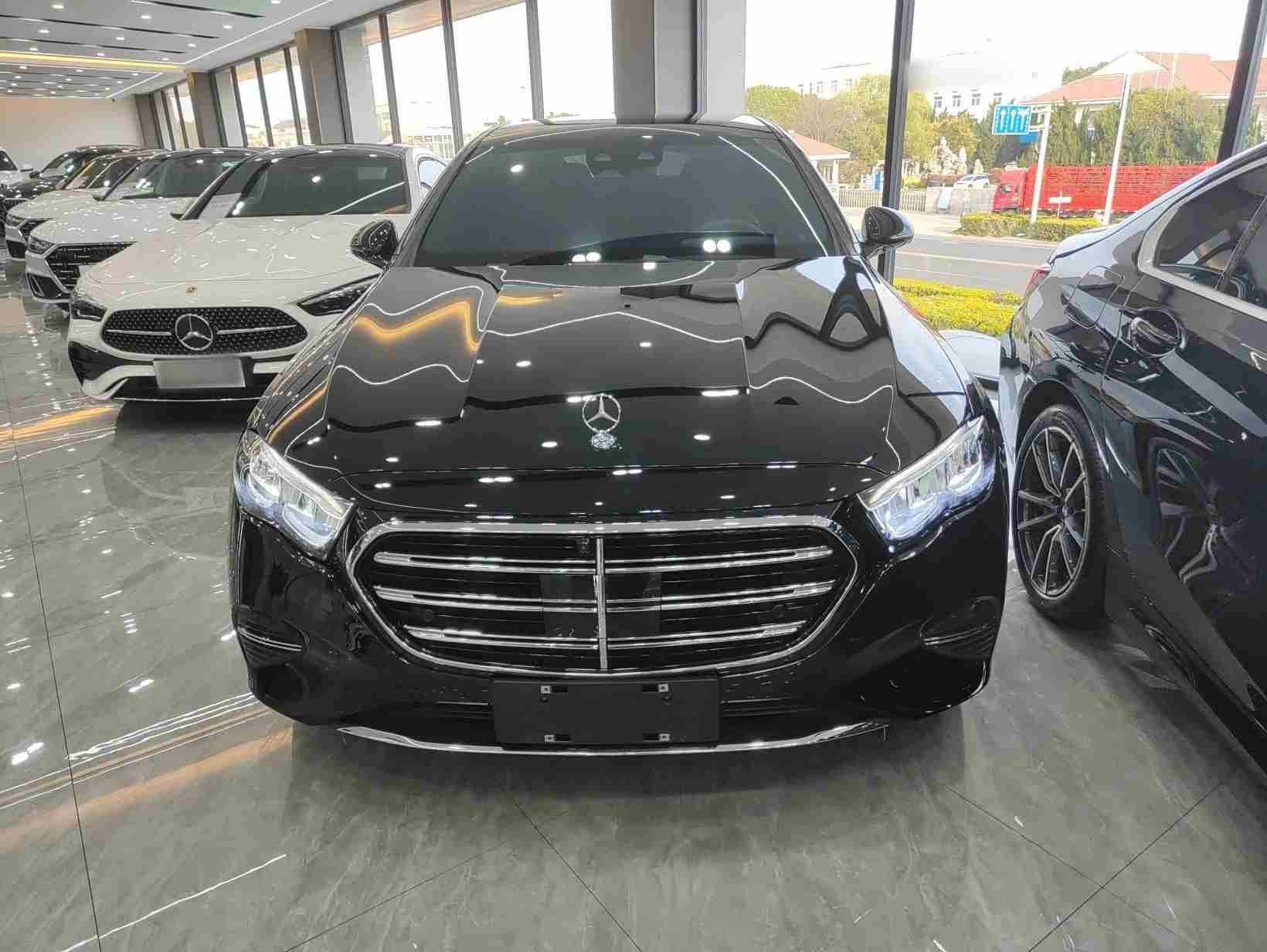 扬州二手奔驰E级2025款，养台C级车一年要花多少钱？