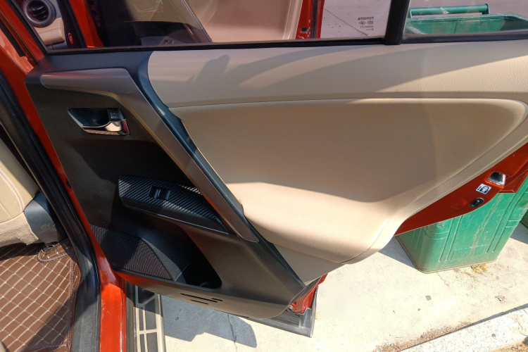 丰田 RAV4荣放 2013款 2.0L CVT四驱新锐版中控内饰7006