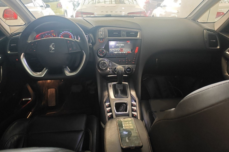 DS 5 2015款 1.6T 豪华版THP160中控内饰12