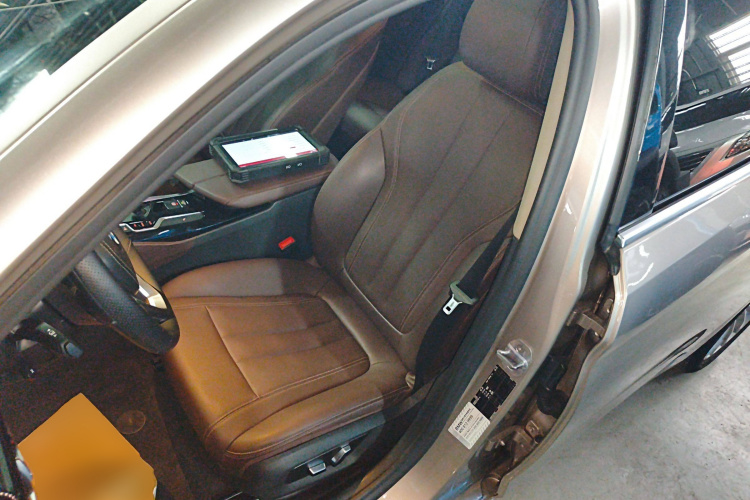 宝马5系 2018款 525Li 豪华套装中控内饰19