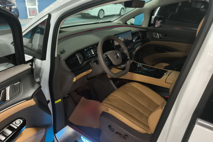 腾势D9 2022款 DM-i 970 四驱旗舰型中控内饰20