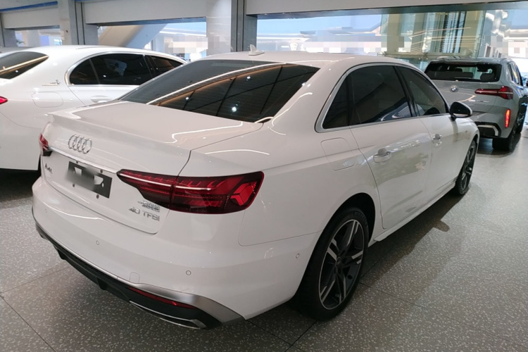 奥迪A4L 2022款 40 TFSI 豪华动感型车身外观7